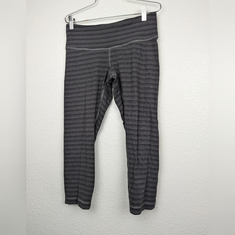 Lululemon striped crop leggings size 6